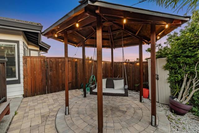 11550 Skyline Boulevard, Oakland CA: https://media.crmls.org/mediaz/f82b88f2-1af6-4fcd-ba76-14b39c031ae8.jpg