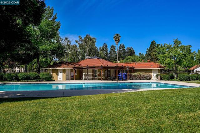 318 Marie Cmn, Livermore CA: https://media.crmls.org/mediaz/f82b9e55-c5cb-4c84-a00c-bb62baa472db.jpg