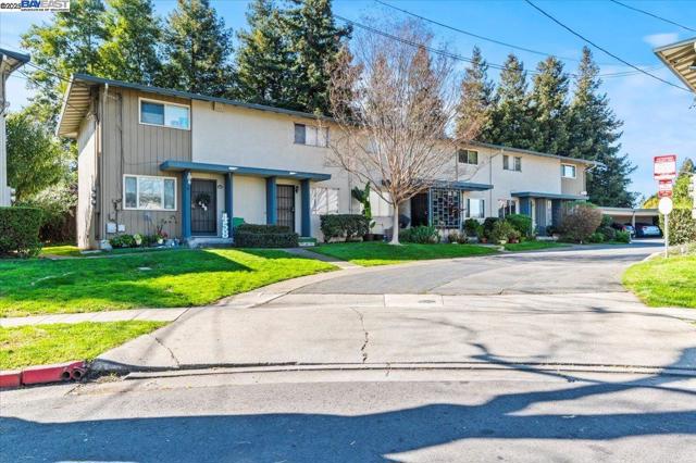 462 Craven Court, Hayward CA: https://media.crmls.org/mediaz/f82bbc8f-3ff9-41d2-a88c-0293683a1805.jpg