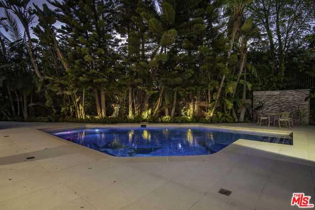 16601 Park Lane Circle, Los Angeles CA: https://media.crmls.org/mediaz/f82c42c0-1e9c-4074-a91d-73e0ab71c70a.jpg