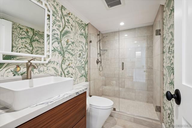 211 Via Osuna, Rancho Santa Fe CA: https://media.crmls.org/mediaz/f82c599b-9b3e-4442-a703-d81821b20a63.jpg