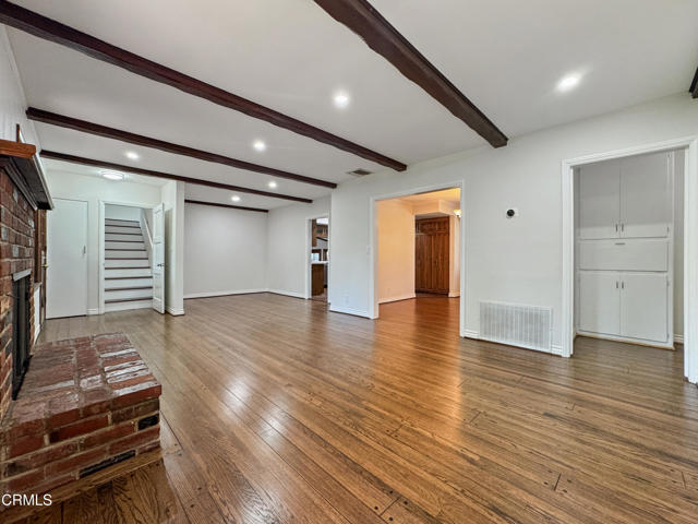 5028 El Adobe Lane, La Crescenta CA: https://media.crmls.org/mediaz/f82d29e6-6223-44cd-af37-189f7224f5c4.jpg