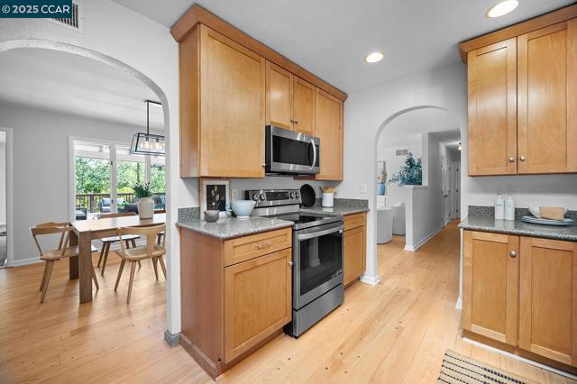 196 Miramonte Rd, Walnut Creek CA: https://media.crmls.org/mediaz/f82e07e2-86d3-4a8f-a5a0-b4225aa5f54b.jpg