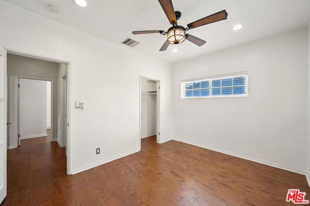 3141 Fairmount Avenue, La Crescenta CA: https://media.crmls.org/mediaz/f82e3269-f561-4a90-877e-85a252be7fa3.jpg