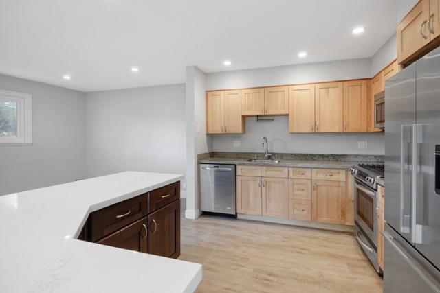 988 S Arnold Way, Half Moon Bay CA: https://media.crmls.org/mediaz/f82e9034-4556-4336-8566-de340c9fb0c9.jpg