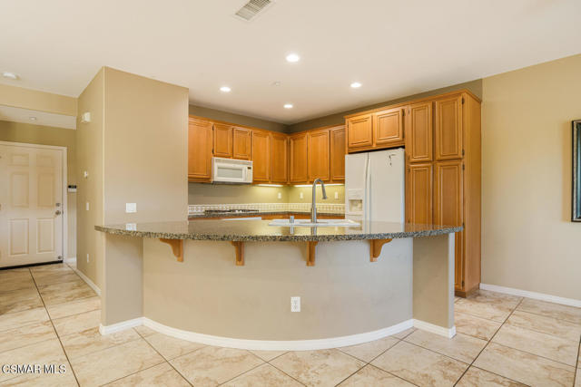 3327 Shadetree Way, Camarillo CA: https://media.crmls.org/mediaz/f82eeb6d-23d8-49e1-9119-4d2441909291.jpg
