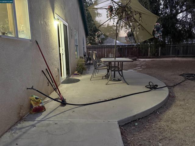 2306 River Ct, Delano CA: https://media.crmls.org/mediaz/f82f0536-69e3-4e52-9675-bc927ebf7892.jpg