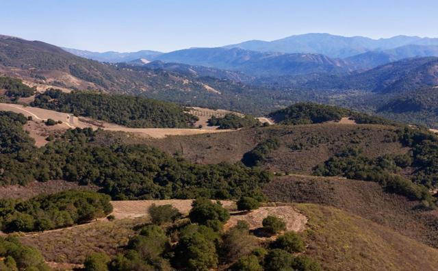 10190 Calle De Robles, Carmel CA: https://media.crmls.org/mediaz/f82f7779-bb34-47e3-b3d9-5ae38c261e0a.jpg