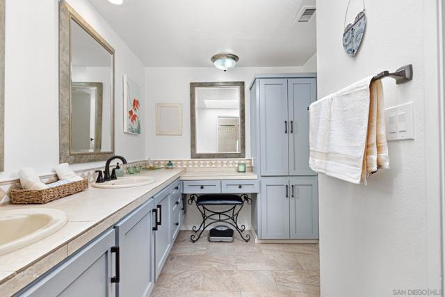 24 Via Alta Vis, Bonsall CA: https://media.crmls.org/mediaz/f82f93df-f8bc-412d-80ff-07f699501f53.jpg