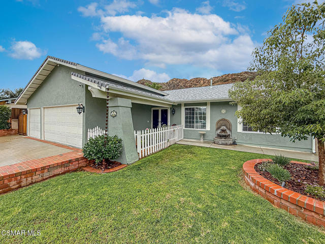 751 Muirfield Avenue, Simi Valley CA: https://media.crmls.org/mediaz/f82fd39c-32f7-42a8-a411-629cbd3c8c09.jpg