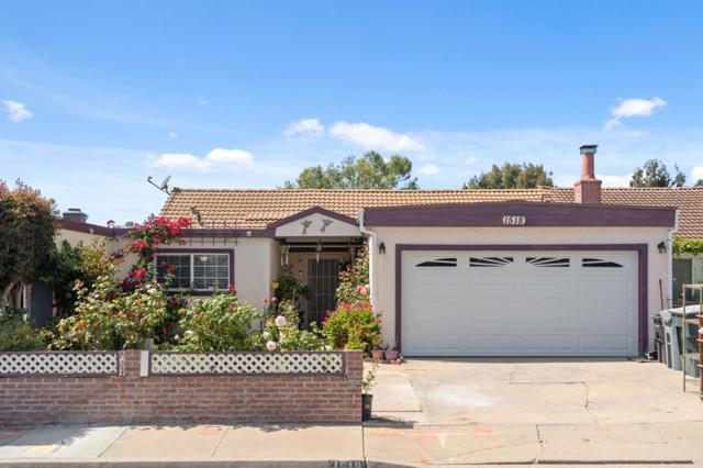 1518 Duran Circle, Salinas CA: https://media.crmls.org/mediaz/f8304180-268d-491e-a65c-3a2afd7244dc.jpg