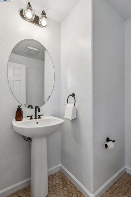 5929 Linwood Cmn, Livermore CA: https://media.crmls.org/mediaz/f8305ebd-212c-4c81-ab31-8e3ec41287ae.jpg