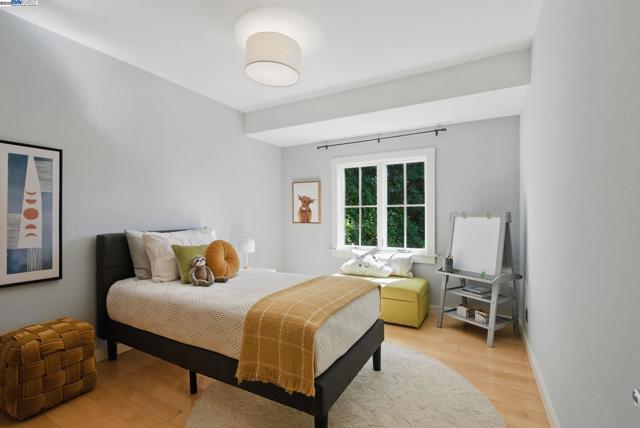7380 Claremont Ave, Berkeley CA: https://media.crmls.org/mediaz/f830d3de-6030-494d-a6c6-5331441ea368.jpg