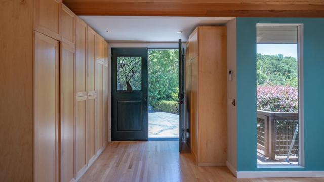 15 Kiowa Court, Portola Valley CA: https://media.crmls.org/mediaz/f830d6d7-051b-4063-8ba6-06e970e89563.jpg