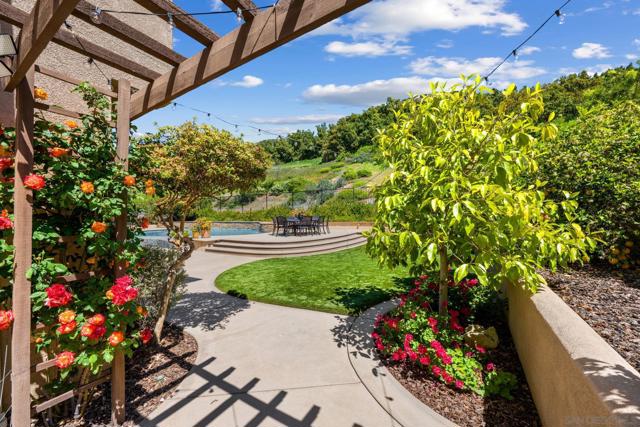 2776 Vistamonte Glen,  CA: https://media.crmls.org/mediaz/f8311c9b-1cbb-4c53-b159-22a65d1a6c62.jpg