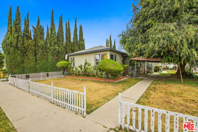 3601 Los Flores Boulevard, Lynwood CA: https://media.crmls.org/mediaz/f8318bbf-176e-47ac-9aac-c01343f035e7.jpg