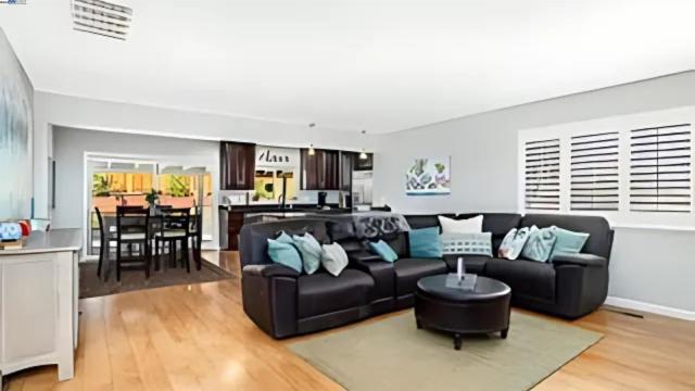2682 Pickfair Ln, Livermore CA: https://media.crmls.org/mediaz/f831ab09-7eb7-4ed7-8b86-988209492f21.jpg