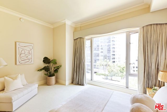10727 Wilshire Boulevard, Los Angeles CA: https://media.crmls.org/mediaz/f831dae0-41de-4d5e-8079-5f49eccee312.jpg