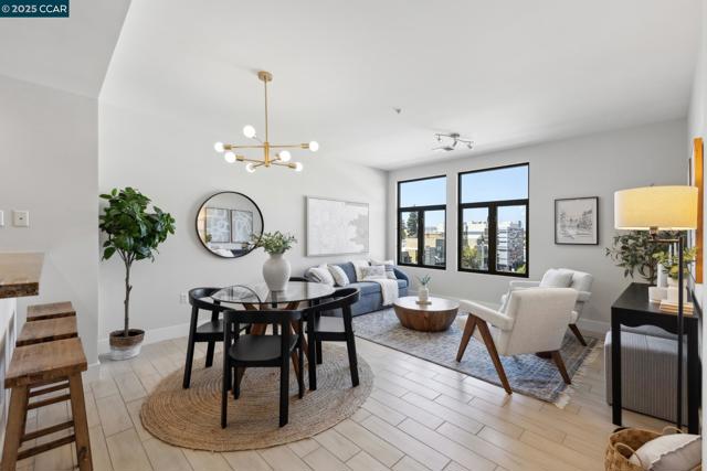 438 W Grand Ave, Oakland CA: https://media.crmls.org/mediaz/f8322796-6145-47d8-964f-48773d9bfb14.jpg