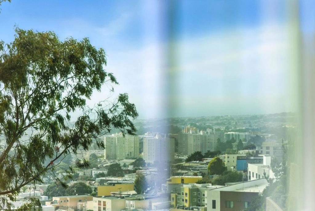 https://media.crmls.org/mediaz/f8323297-a9f5-43ab-b168-94dffef93dde.jpg?preset=X-Large