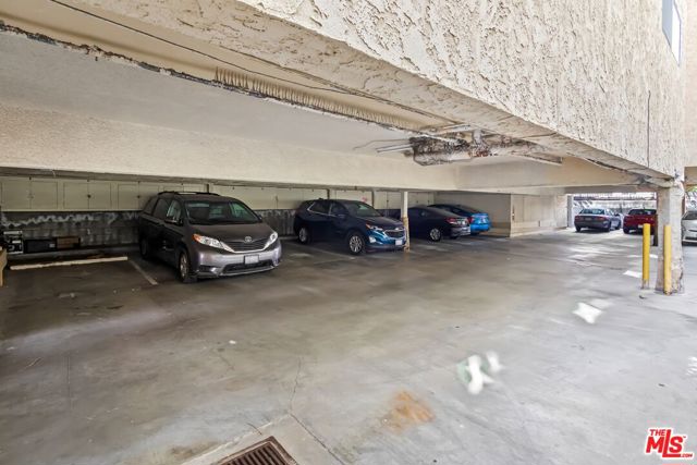 3329 Keystone Avenue, Los Angeles CA: https://media.crmls.org/mediaz/f832a347-a8b4-4f69-ba74-541c3e008328.jpg