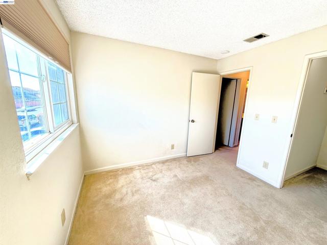 Image 17 of 23 For 710 Fountainhead Dr