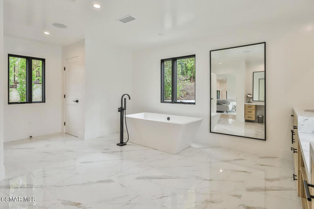 31754 Foxfield Drive, Westlake Village CA: https://media.crmls.org/mediaz/f834770c-d04f-4f33-babf-5f158351720d.jpg
