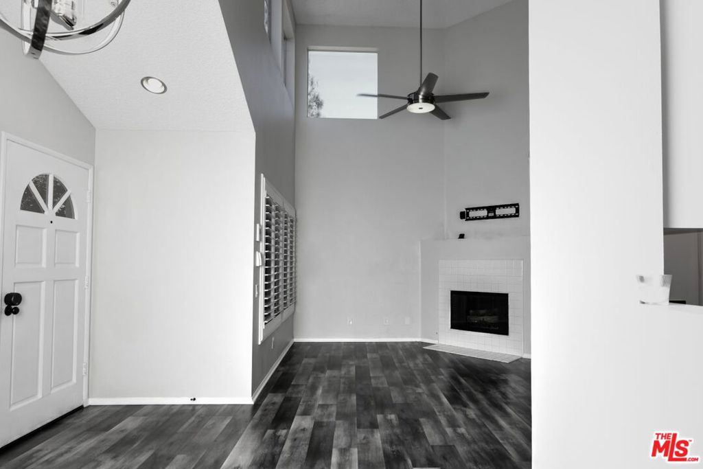 https://media.crmls.org/mediaz/f835face-dbdf-4cc6-b696-8d6e98aa0a2a.jpg?preset=X-Large