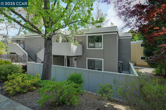 1317 Stanley Dollar Dr, Walnut Creek CA: https://media.crmls.org/mediaz/f836acba-2230-4e7d-82c9-6a76a07bae65.jpg