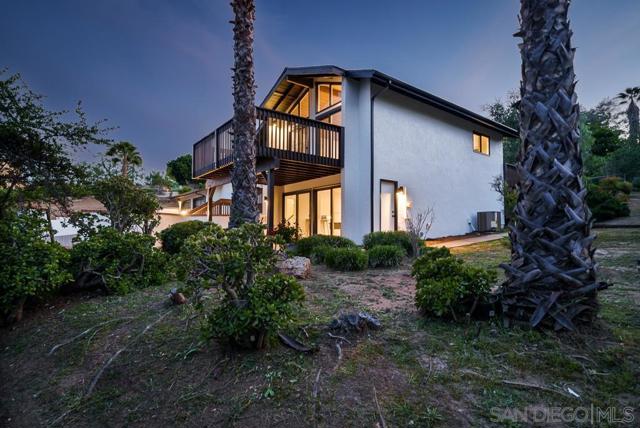 2927 Lawrence Ln, Escondido CA: https://media.crmls.org/mediaz/f836c431-daa7-4b1b-8a65-cdfc23f09f93.jpg