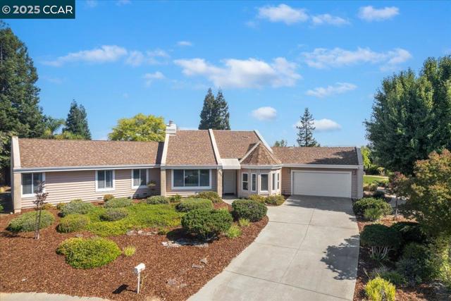 2323 Grosvenor Heights Ct, Livermore CA: https://media.crmls.org/mediaz/f836c9b2-1de7-4372-a560-a7f4dfd7b340.jpg