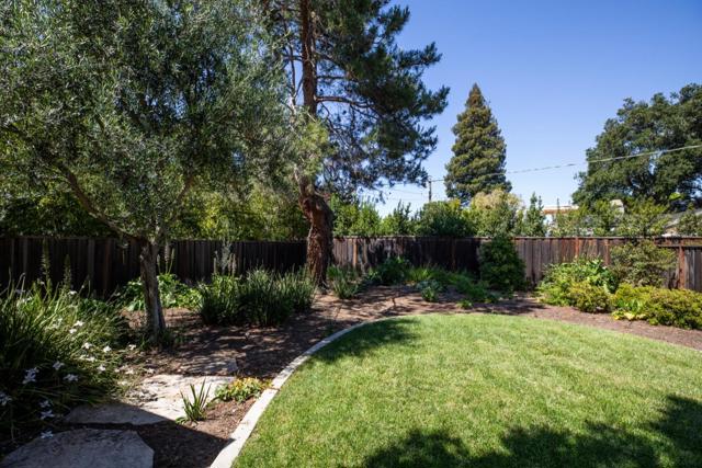 1850 White Oak Drive, Menlo Park CA: https://media.crmls.org/mediaz/f836d9d7-c6ce-44d5-9534-ba90a8a77778.jpg