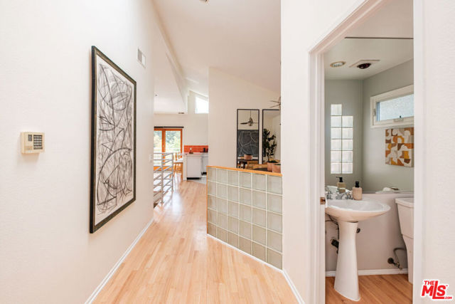 980 Oneonta Drive, Los Angeles CA: https://media.crmls.org/mediaz/f8373ea1-652a-4b1f-b31f-3d3a6c540495.jpg