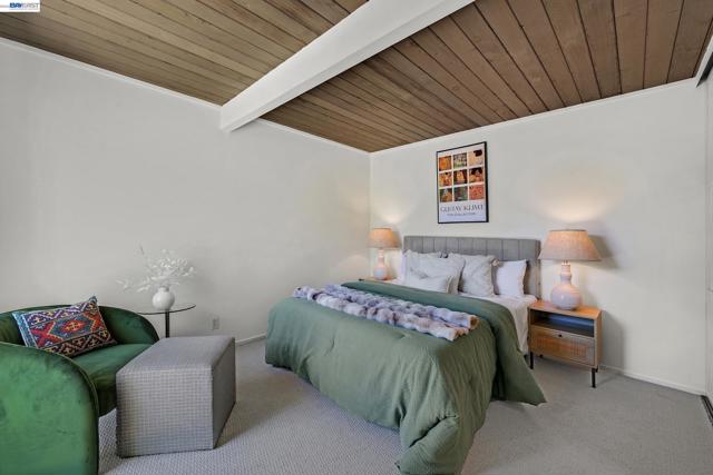 5354 Greenridge Rd, Castro Valley CA: https://media.crmls.org/mediaz/f8378482-a288-45e8-a1b5-101da75373f6.jpg