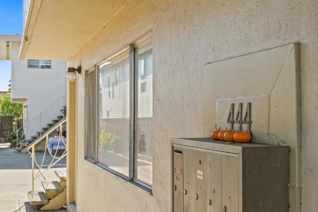 444 Villa Terrace, San Mateo CA: https://media.crmls.org/mediaz/f83806ae-58bf-4e25-94ac-67fd7ebdd5e5.jpg