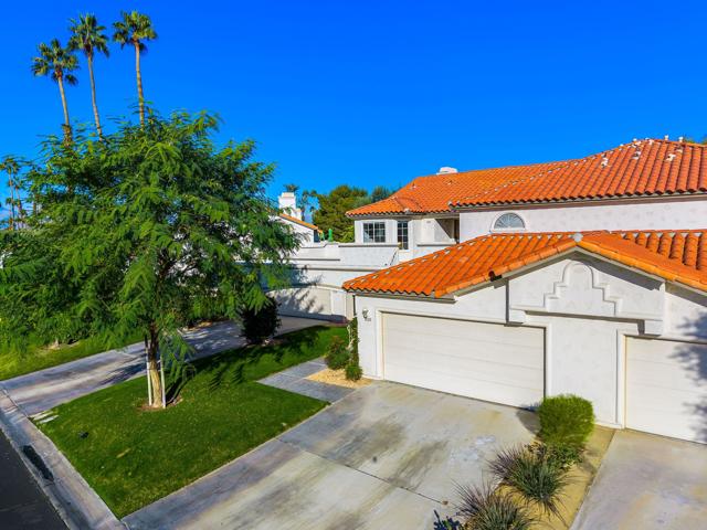 320 Vista Royale Drive, Palm Desert CA: https://media.crmls.org/mediaz/f83819e8-1a50-4880-905e-785335d32c3e.jpg