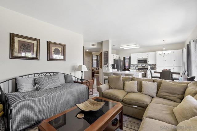 4425 Arbor Cove Cir, Oceanside CA: https://media.crmls.org/mediaz/f8387b0e-65d7-4582-b690-e076e1dcf51d.jpg