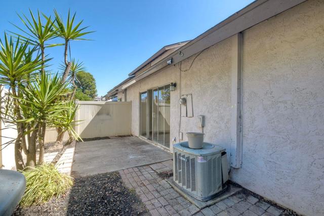 242 Eveningside Gln, Escondido CA: https://media.crmls.org/mediaz/f838845a-ce17-4cf0-9534-6fb2f4cfd2ad.jpg
