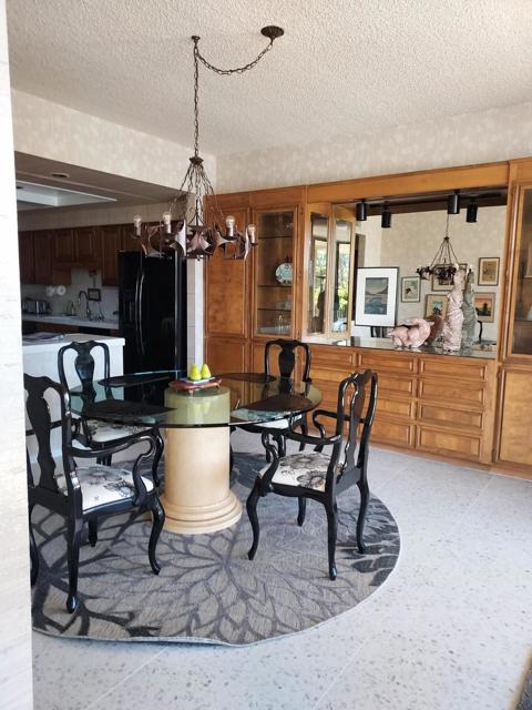 910 Island Drive, Rancho Mirage CA: https://media.crmls.org/mediaz/f838dae1-a2a3-4c83-a71c-e52752bbc3c1.jpg