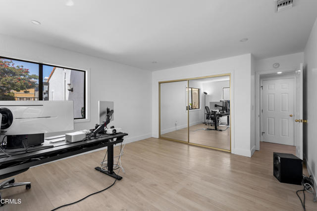 3960 W Hemlock Street, Oxnard CA: https://media.crmls.org/mediaz/f83908b4-5a3c-47c1-b08c-400cc1c865c2.jpg