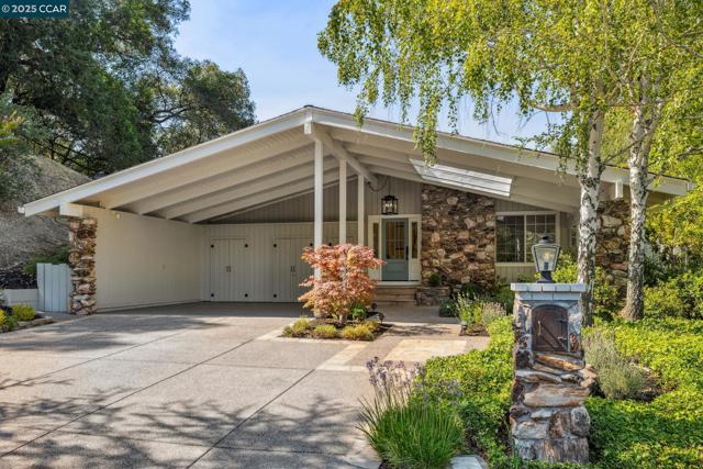 1023 Ameno Court, Lafayette CA: https://media.crmls.org/mediaz/f8392786-bae2-41cd-9fc3-2cd296cd8dcd.jpg