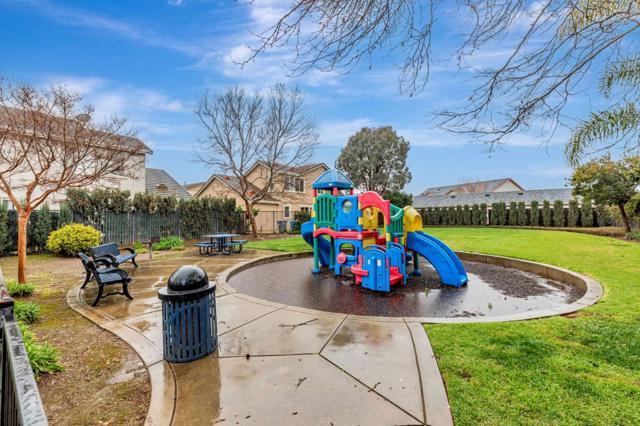 9135 Desiderio Way, Gilroy CA: https://media.crmls.org/mediaz/f8394d4a-5b5b-46f9-b5f3-53fb34f1f8a9.jpg