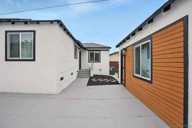 4817 Lyon St, San Diego CA: https://media.crmls.org/mediaz/f839733c-302c-4313-9867-2343edce0e40.jpg