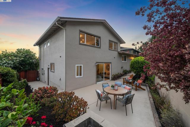 598 CRESTMONT DRIVE, Oakland CA: https://media.crmls.org/mediaz/f839f5b1-3319-4c5f-8abd-b4553024f04c.jpg