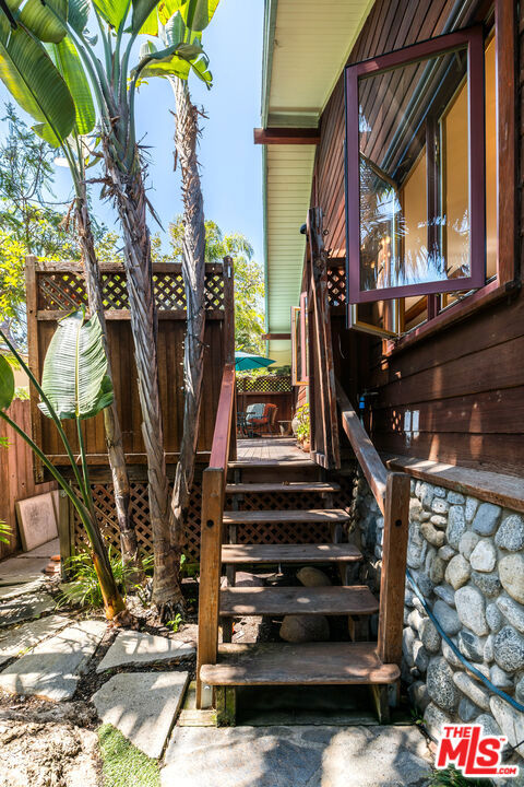 454 E Rustic Road, Santa Monica CA: https://media.crmls.org/mediaz/f83a68c7-d9bc-4334-ad7d-553102c6c702.jpg