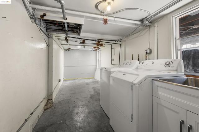 3555 17th St., San Francisco CA: https://media.crmls.org/mediaz/f83ac7e3-a489-4473-9084-4a037ca8457e.jpg