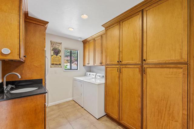 19250 Reavis Way, Salinas CA: https://media.crmls.org/mediaz/f83b24e8-c6a6-4dc5-ba5a-be079c0559fa.jpg