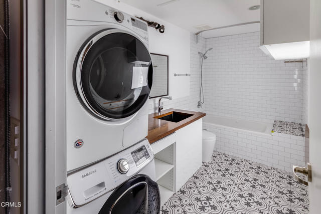 825 E 4th Street, Los Angeles CA: https://media.crmls.org/mediaz/f83bba94-fbdd-4909-8766-9640dfc08bfa.jpg