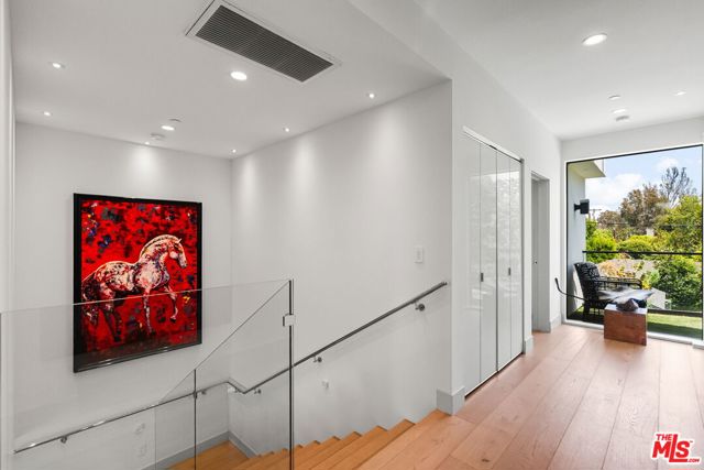4338 Agnes Avenue, Studio City CA: https://media.crmls.org/mediaz/f83c08d9-18b2-43b5-b9dd-4b0026e684db.jpg