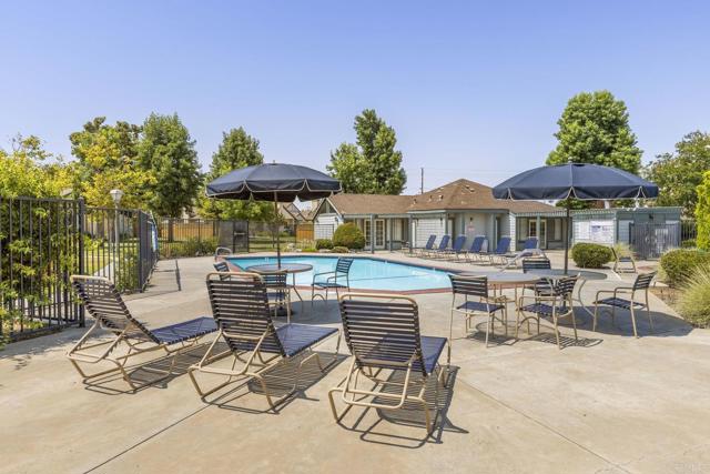 Detail Gallery Image 28 of 35 For 2425 Hawthorn Glen, Escondido,  CA 92027 - 3 Beds | 2 Baths